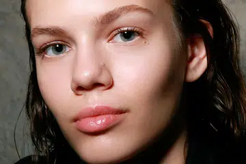 non-sticky lip glosses