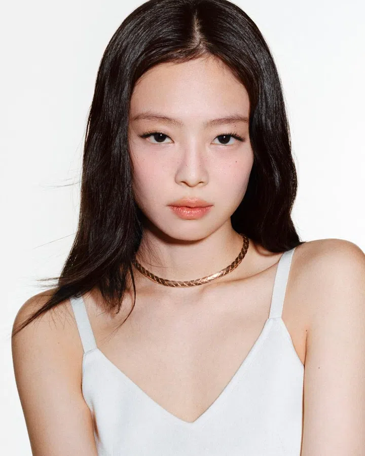 Superstar Jennie Kim in Chanel’s new Coco Crush Short Necklace