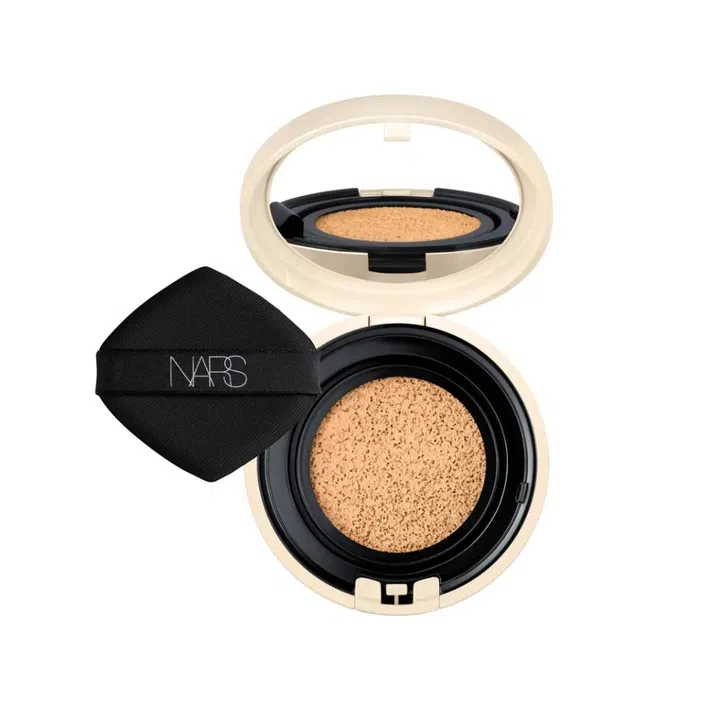 Givenchy Prisme Libre Skin Caring Glow Cushion Foundation