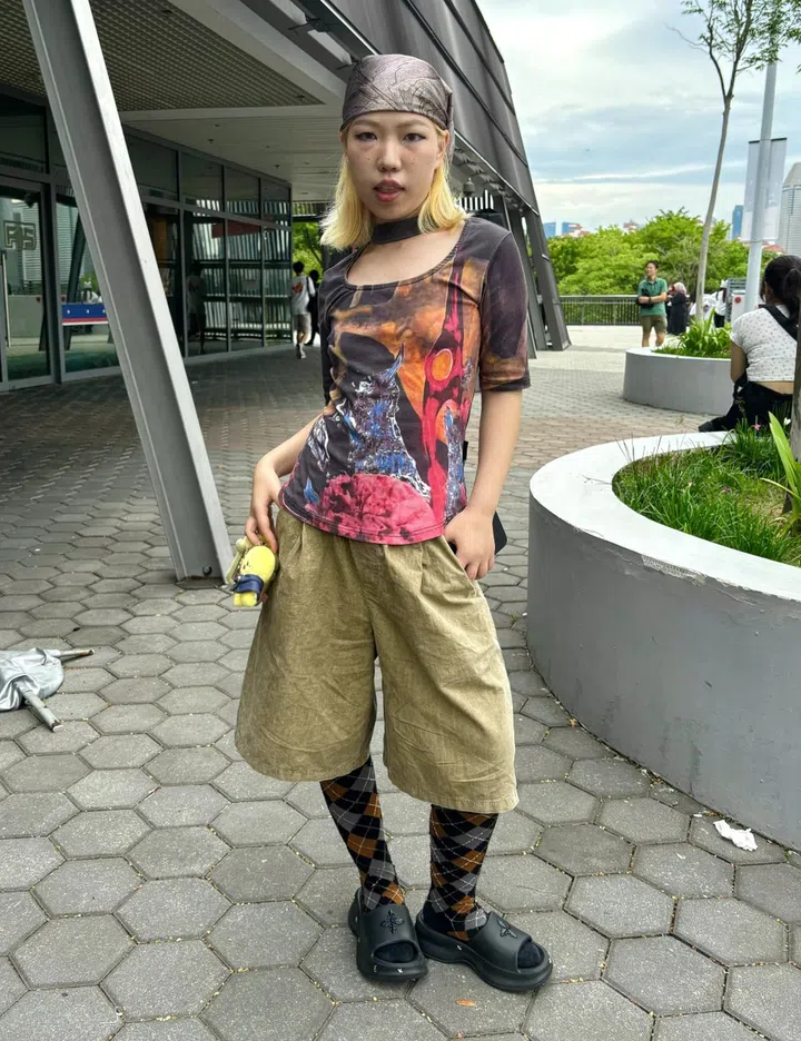 Stray Kids Singapore Concert 2024 Street Style Stay wearing khaki bermudas