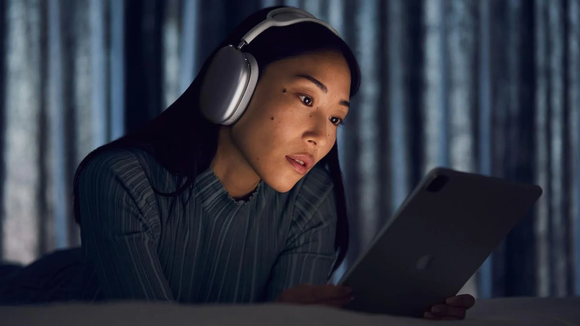 airpods max headphones