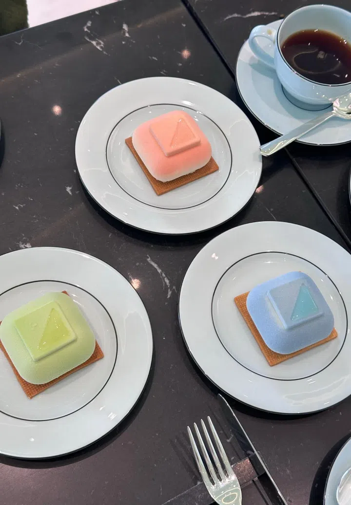 prada caffe singapore desserts