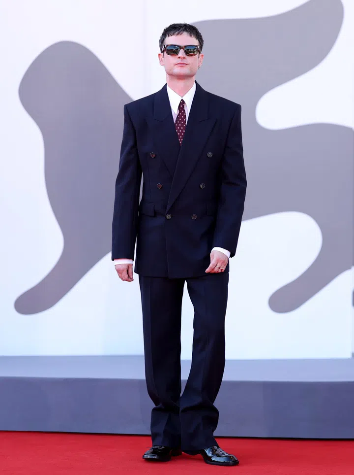 VENICE, ITALY - AUGUST 31: Tom Sturridge attends the "The Wizard Of The Kremlin" (Le Mage Du Kremlin) red carpet during the 82nd Venice International Film Festival on August 31, 2025 in Venice, Italy. (Photo by Daniele Venturelli/WireImage)