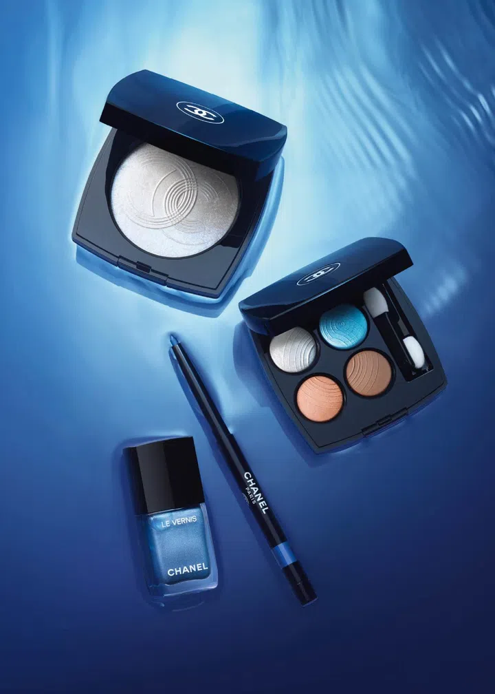 Spring 2024 chanel makeup valentina li blue colour palette