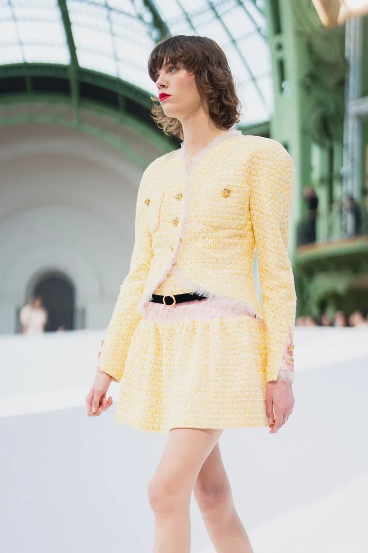 chanel couture spring summer 2025 yellow tweed suit