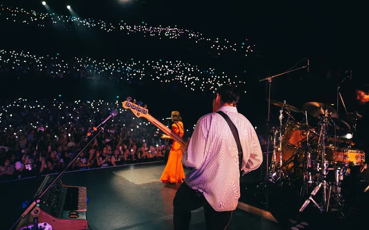 gracie abrams singapore sg concert performance