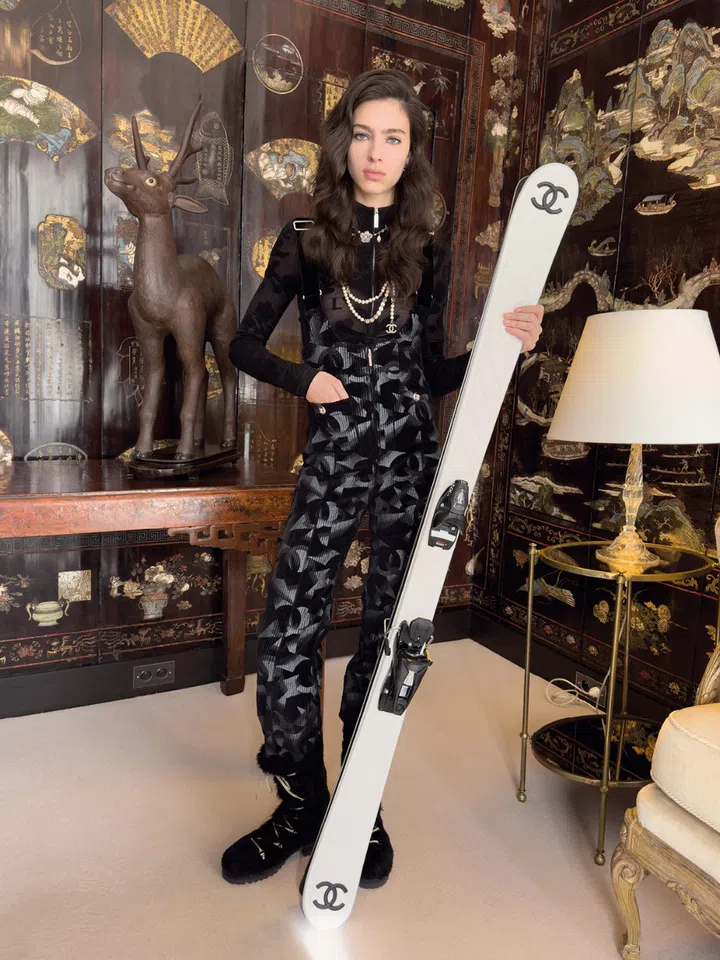 chanel coco neige skis