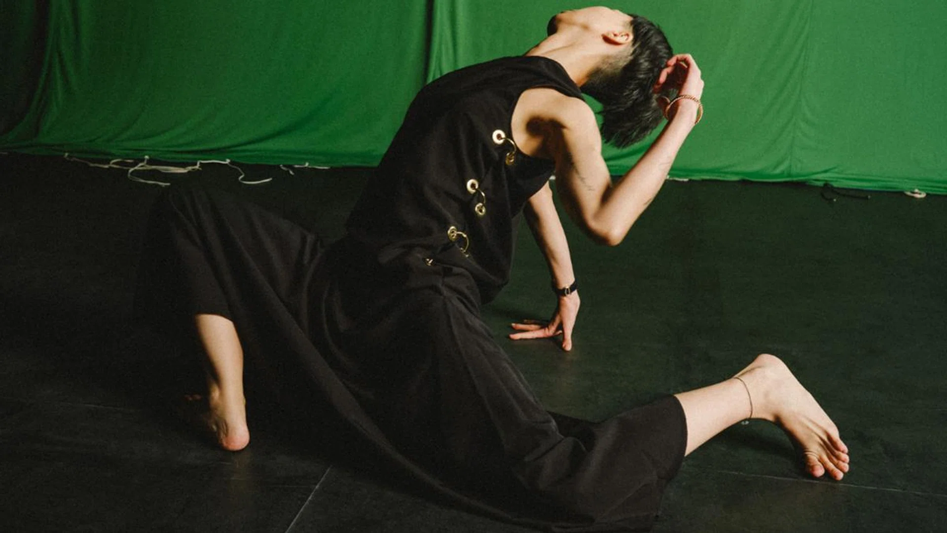 singapore pole dancer