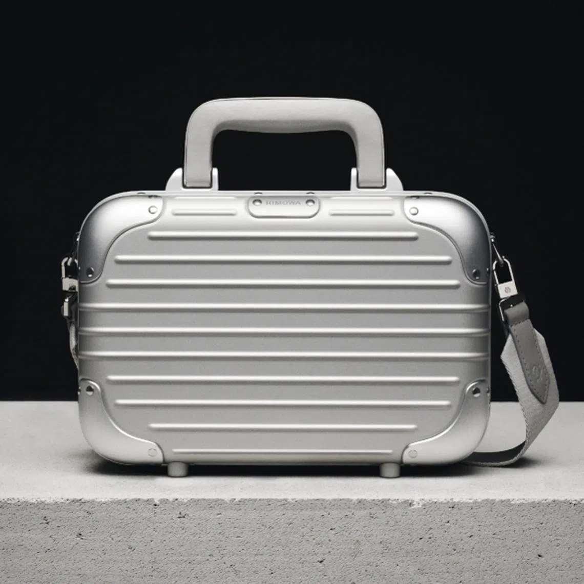 z*z様 RIMOWA 香港限定　82L FRIGHT CLASSIC