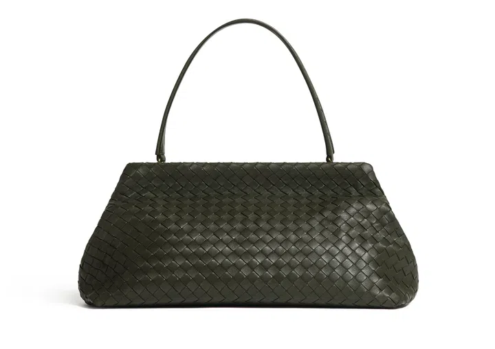 Vintage-inspired luxury branded handbags Fall Winter 2026 - Bottega Veneta 1998