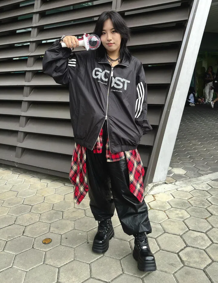Stray Kids Singapore Concert 2024 Street Style Stay wearing black jacket