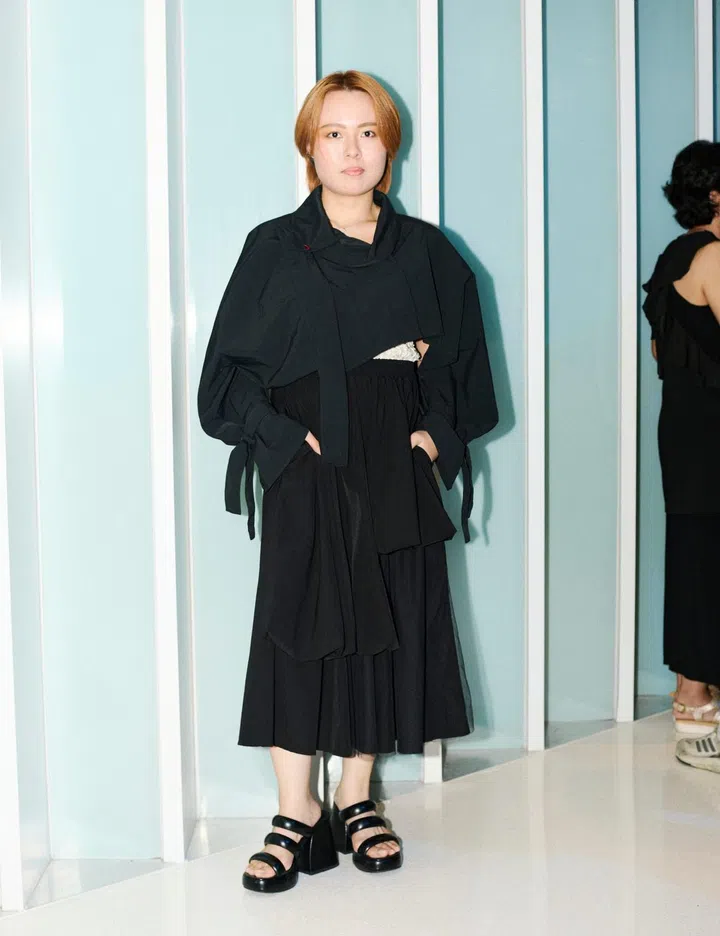 street style singapore design week all black outfit platform sandals