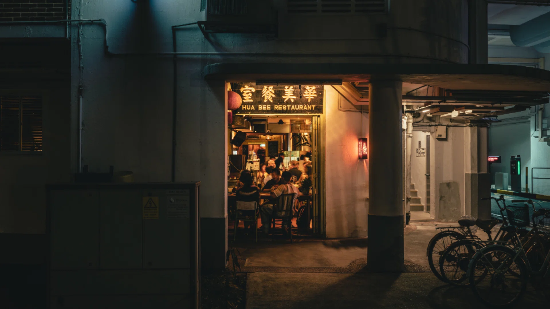 Dining at Dirty Supper. Credit: Dirty Supper