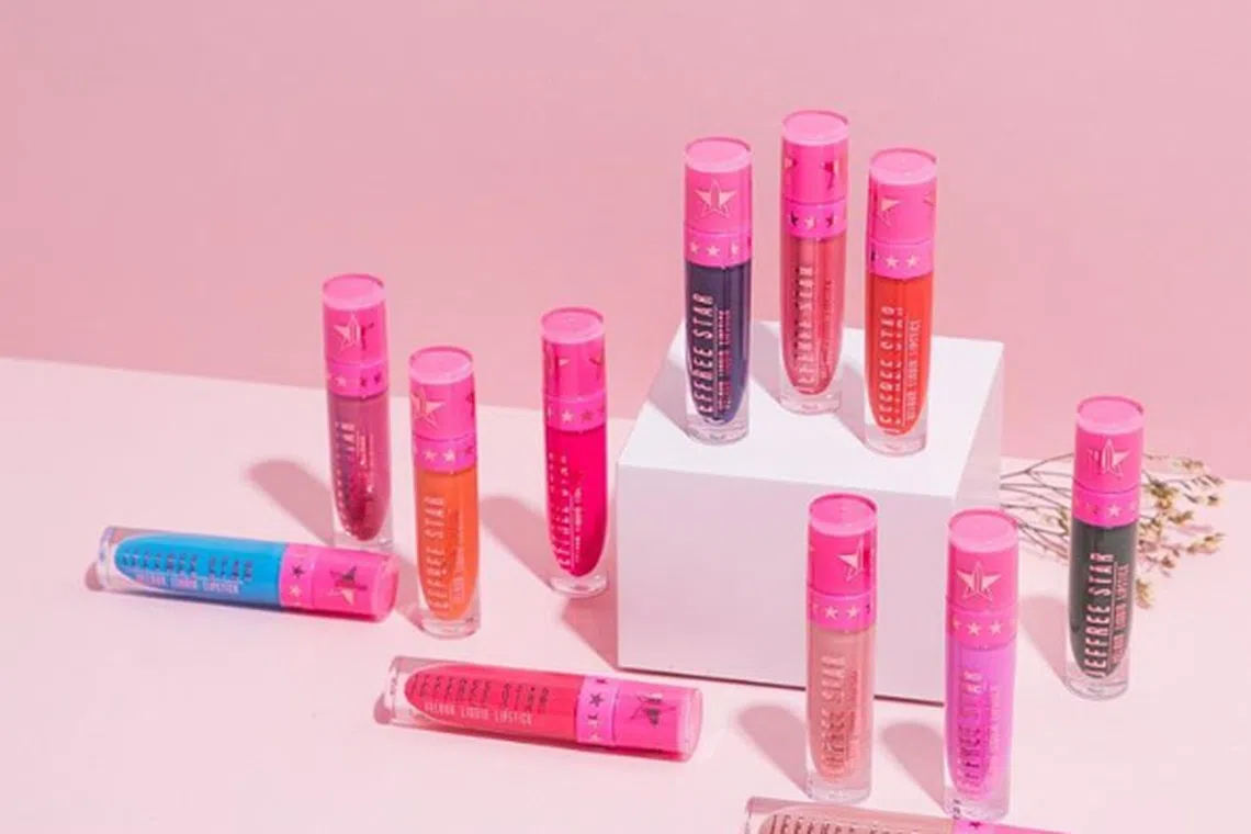 【JEFFREE STAR】 マスカラ、リップ等5点セット STAR】 マスカラ、リップ等5点セット 【JEFFREE