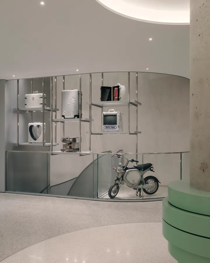 Rimowa Cologne Germany flagship Dom Carre