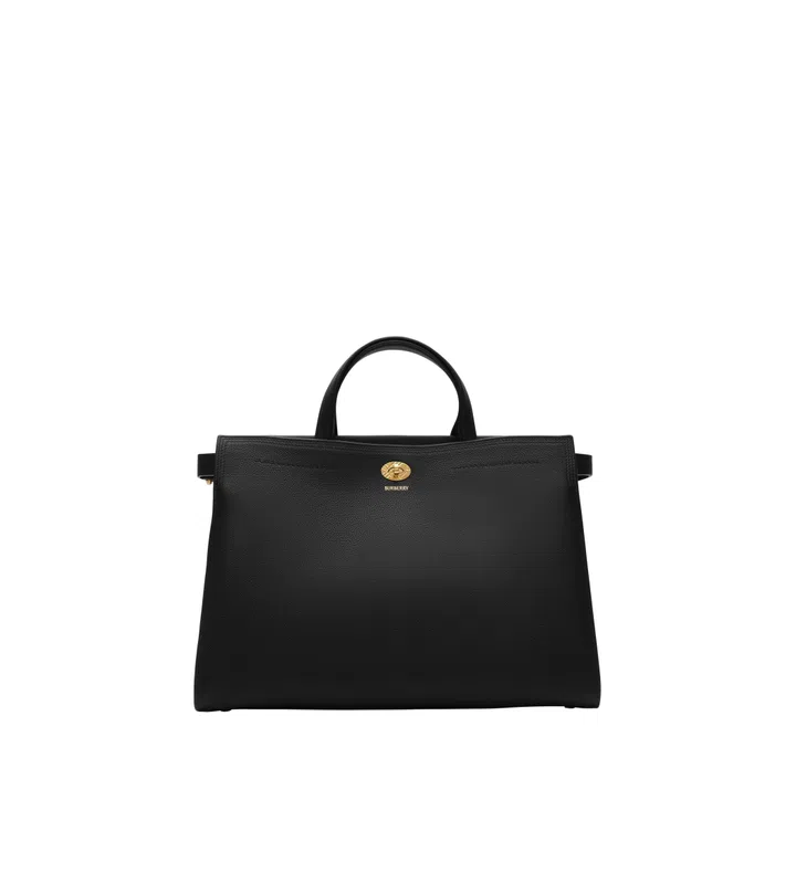 Vintage-inspired luxury branded handbags Fall Winter 2026 - Burberry Cotswolds