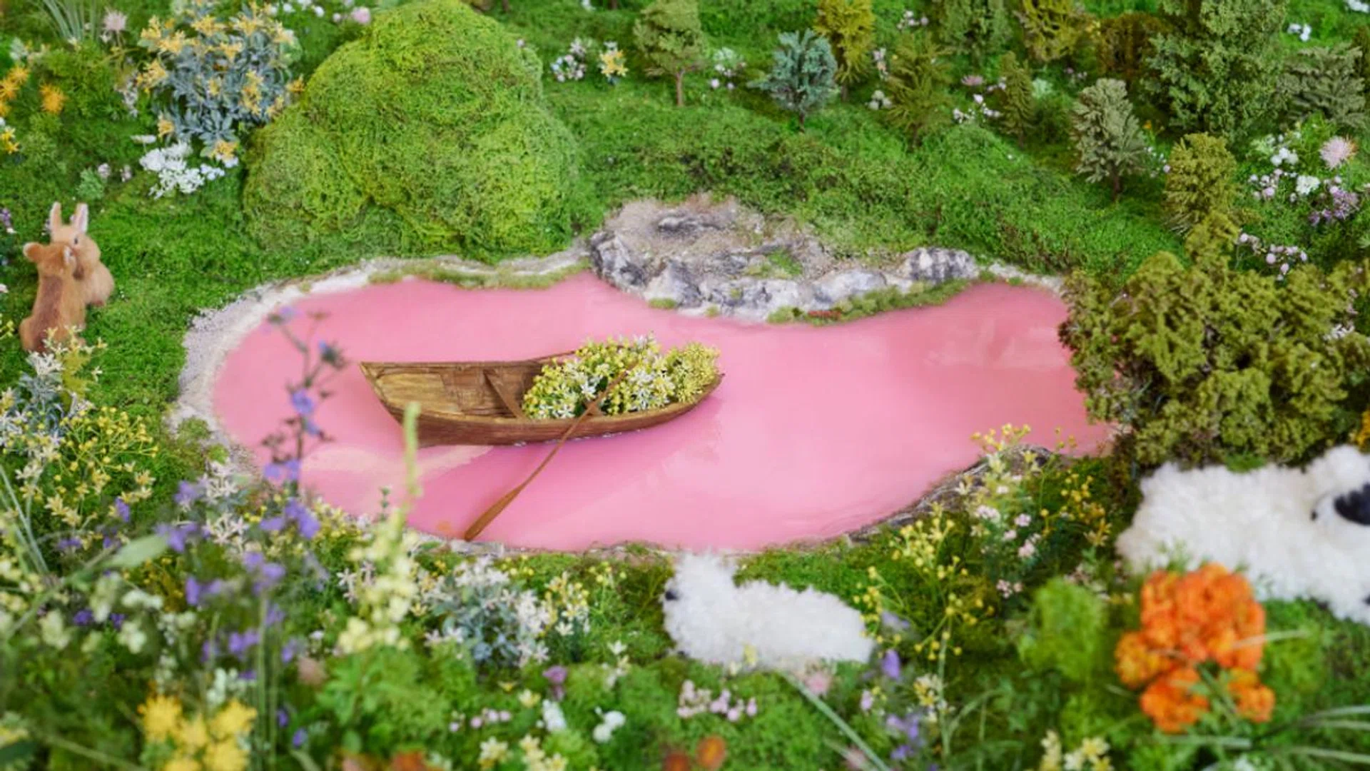 Jennie fans - head down to ION Orchard's atrium to check out the beautiful Jentle Garden pop-up. Credit: Gentle Monster