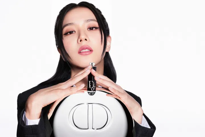 jisoo dior addictio lipstick new kpop stars fashion campaigns