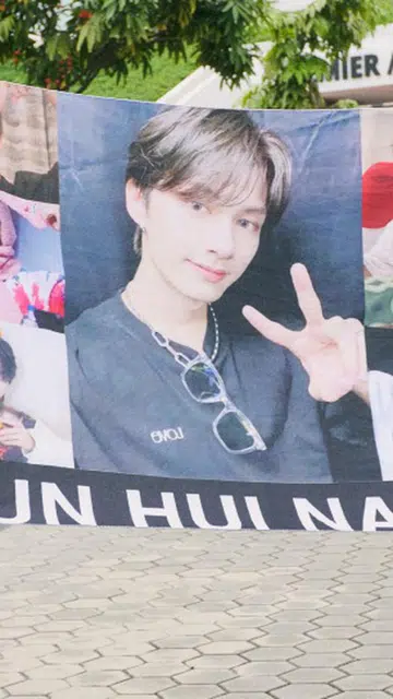 seventeen right here concert 2025 singapore jun jun hui nation flag girl