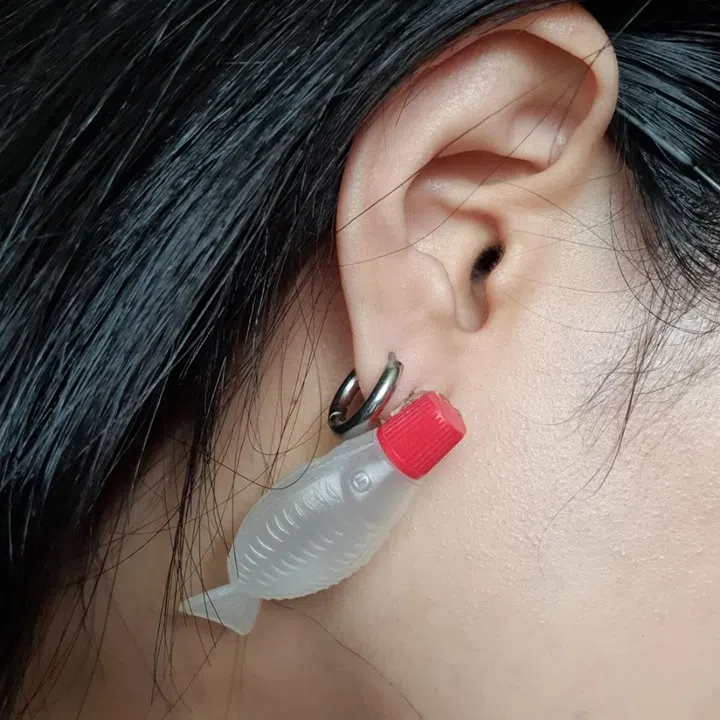 experimental makeup artist