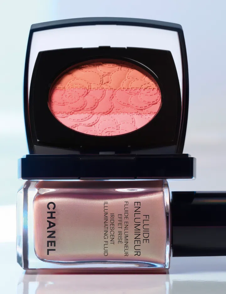 chanel beauty camelia futura blush and fluide enlumineur glow highlighter