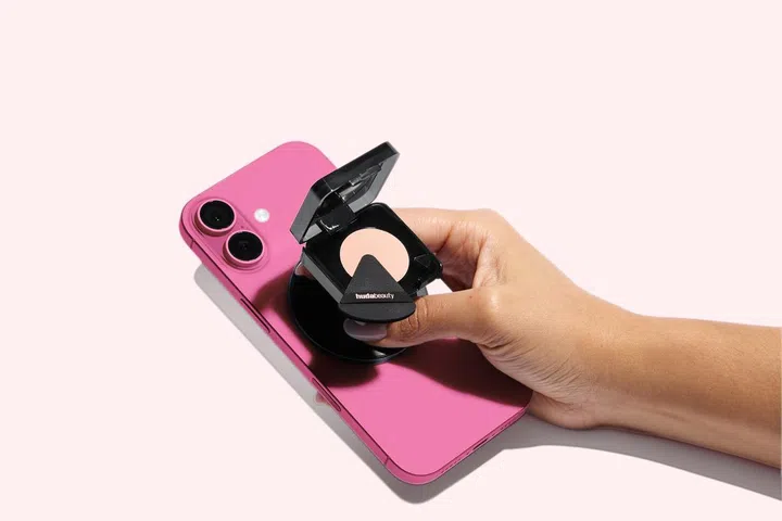 Huda Beauty Easy Bake Pressed Powder Phone Grip Singapore