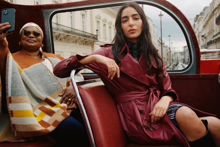 burberry bus aunty trench coat