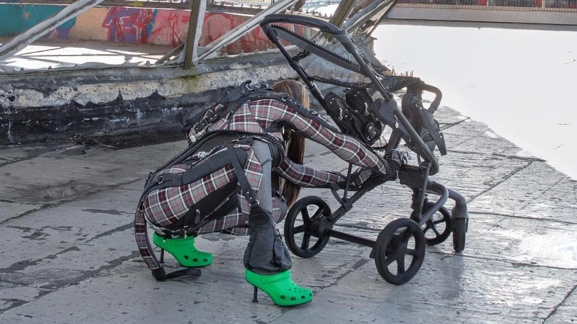 balenciaga crocs