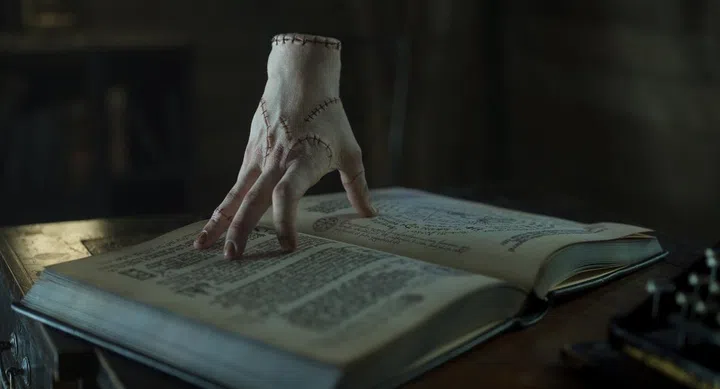 Wednesday_n_S2_E2_00_20_58_04R-1