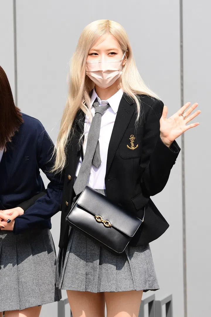 blackpink rose outfit