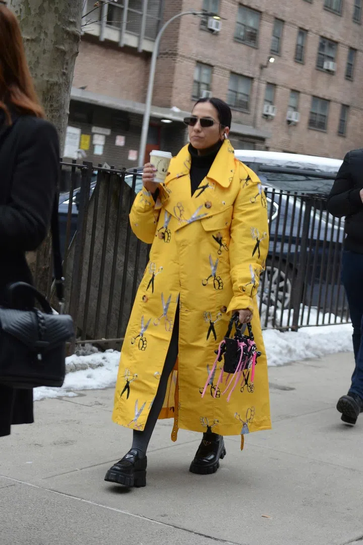 street style yellow coat
