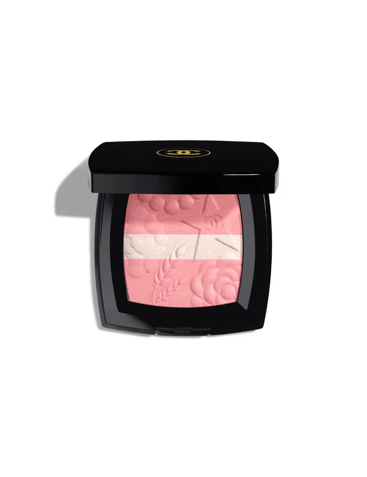 Chanel Beauty holiday highlighter cool toned highlighter