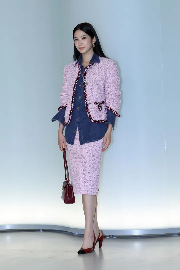Kazuha Le Sserafim Chanel Métiers d’Art 2026 show outfit