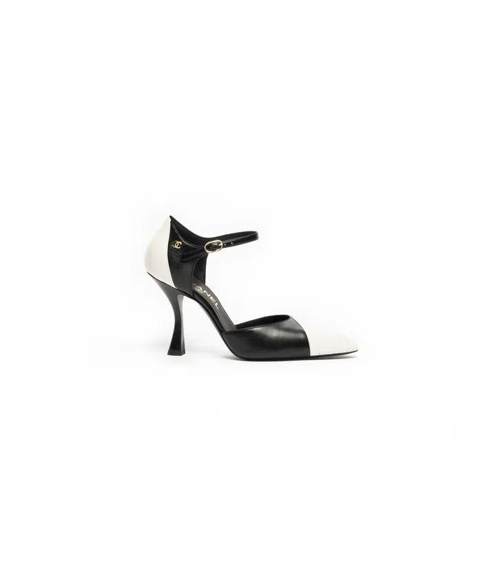 Chanel Metier d’Art 2026 - Lambskin mary janes black and white two-tone