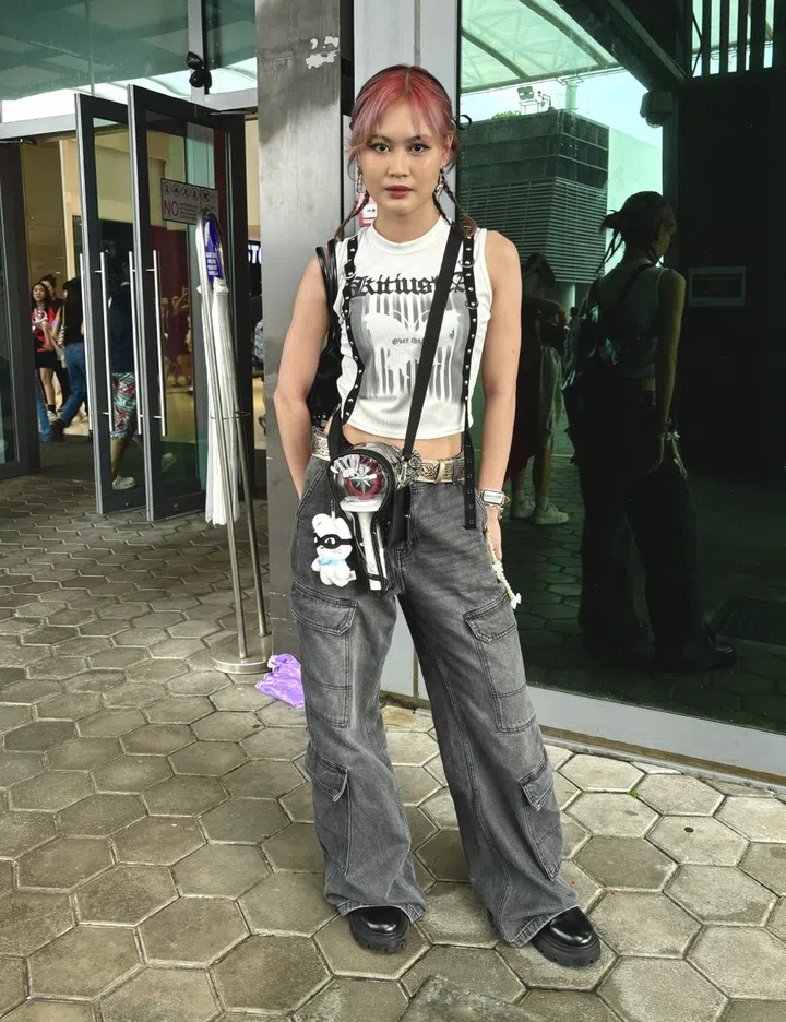 Stray Kids Singapore Concert 2024 Street Style Stay wearing grey jeans