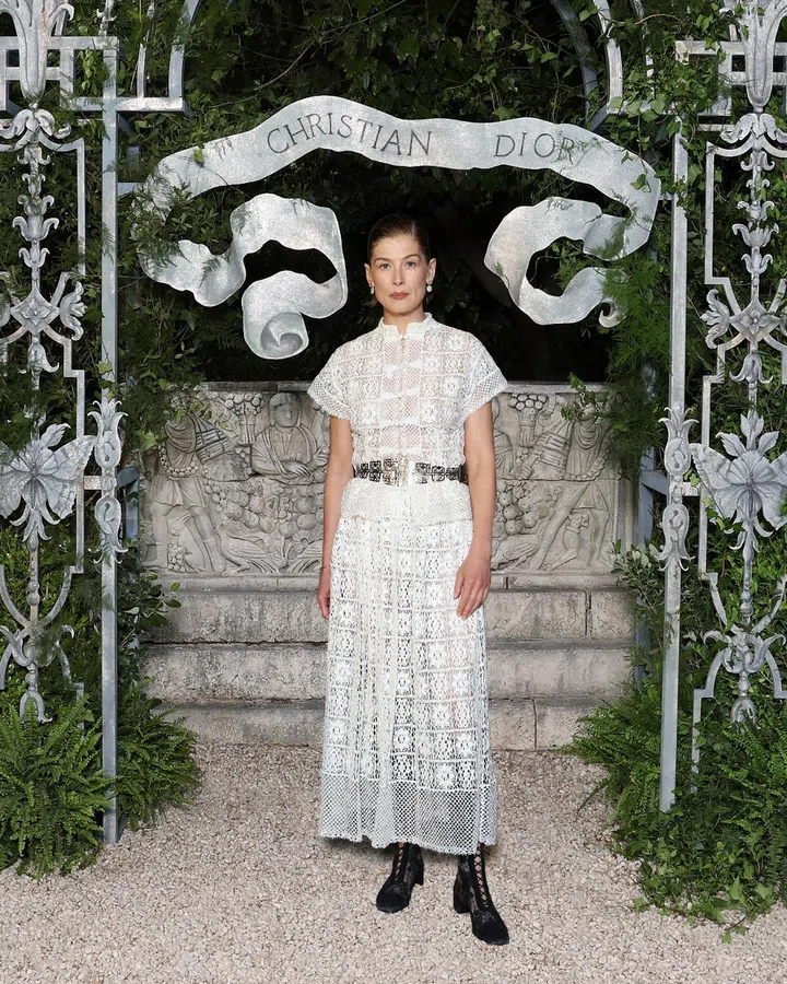 ROSAMUND PIKE DIOR CRUISE SHOW 2026