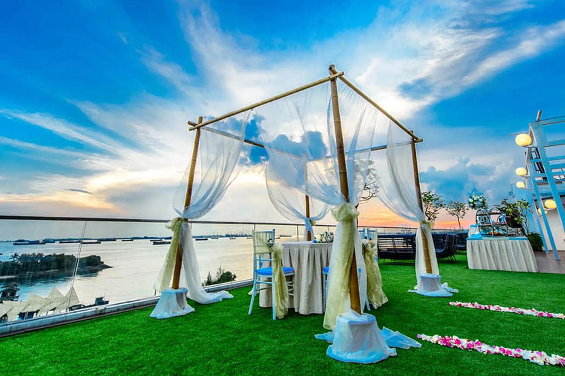 9 Gorgeous Outdoor ROM Venues That Look Like Overseas Destinations ...