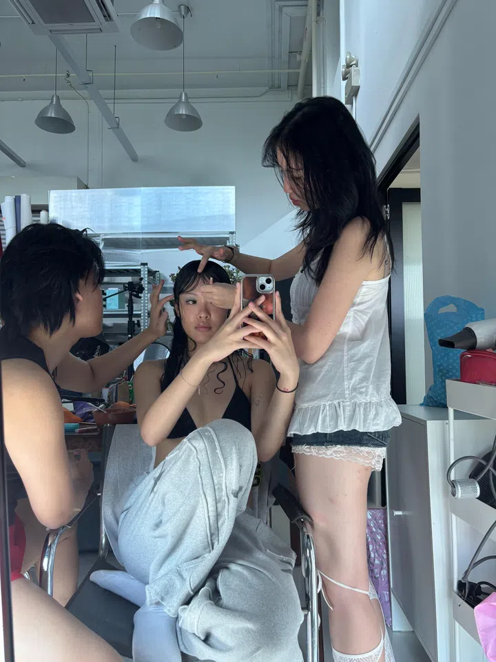 Singapore Singer-Songwriter gels  Angelica Teo