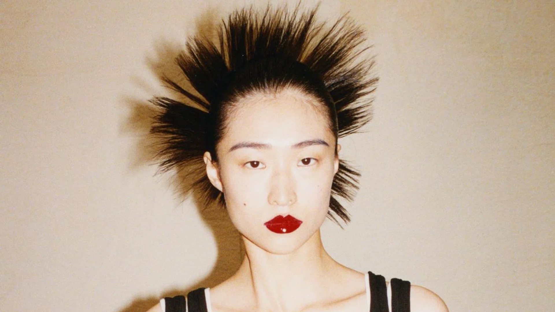 The lady in red. Credit: Showbit