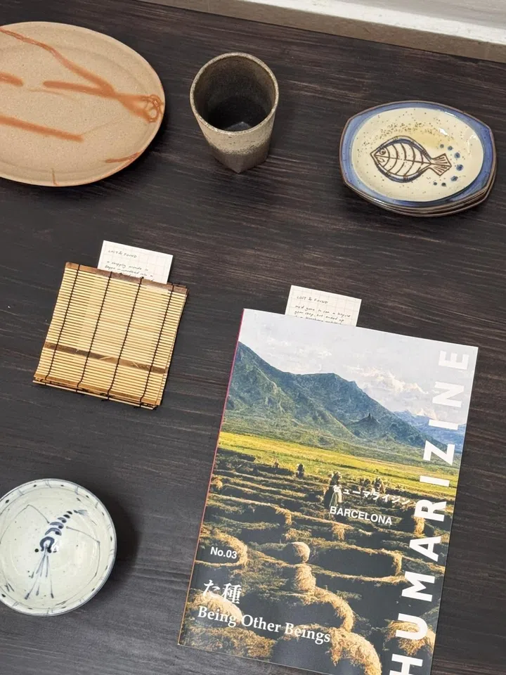 sideway-tiong-bahru-market-pottery-display-singapore