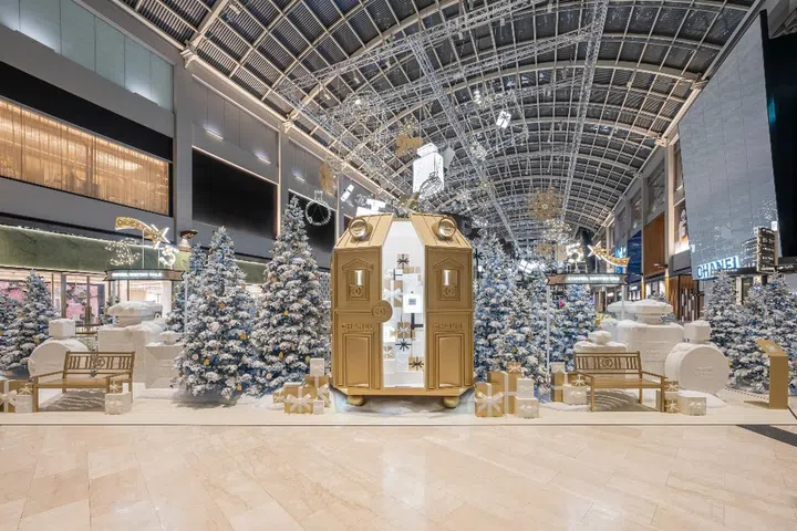 chanel light up christmas installation marina bay sands a chanel winter tale