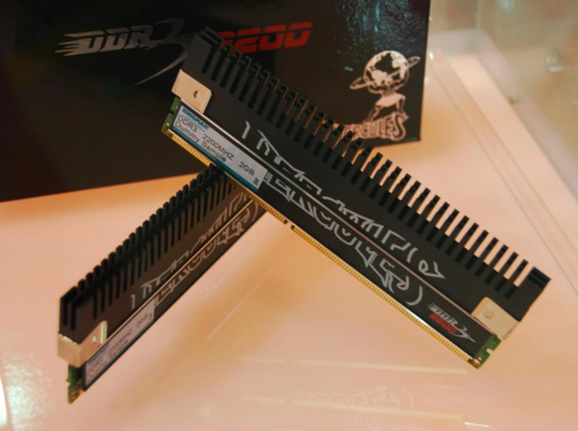 Kingmax's enthusiast memory series, Hercules is rated at up to DDR3-2400. It's available in 4GB kits with a CAS latency of 10.