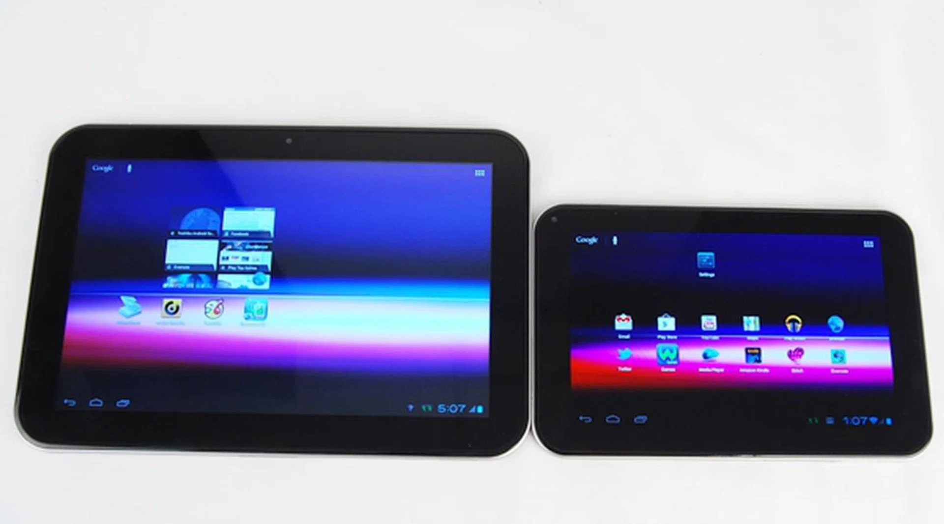 Both tablets can be characterized by their rather thick bezels around their displays,