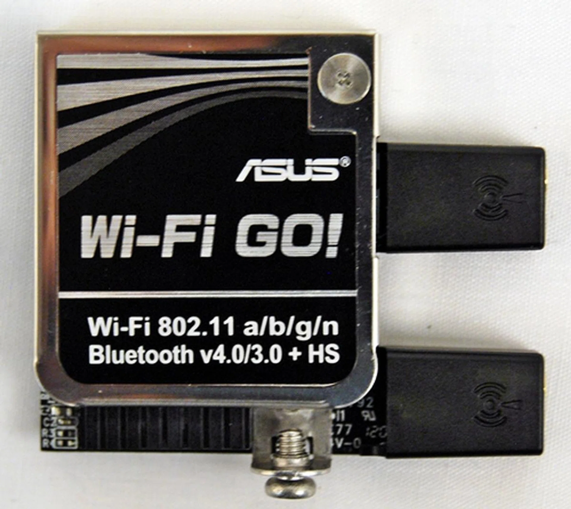 We first laid eyes on such an add-on module from ASUS last year when we were previewing X79 boards at their technical seminar. Now, this Bluetooth/Wi-Fi module has been christened ASUS Wi-Fi GO! card.