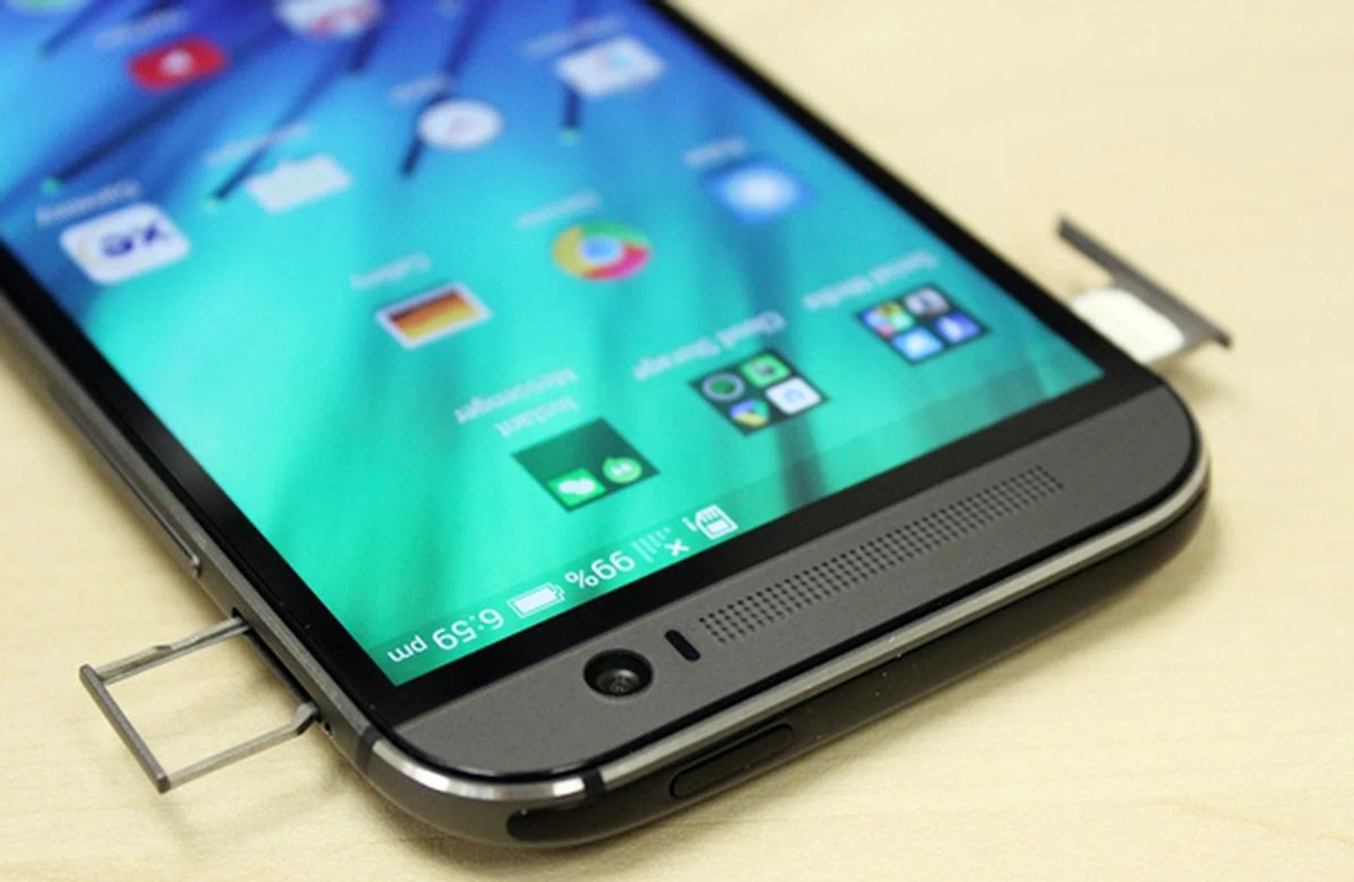 The nano-SIM card slot is located on the corner left profile while the microSD memory card slot is on the top of the HTC One (M8)'s right profile. If you notice carefully, you can just about make out the power button on the crown of the device.