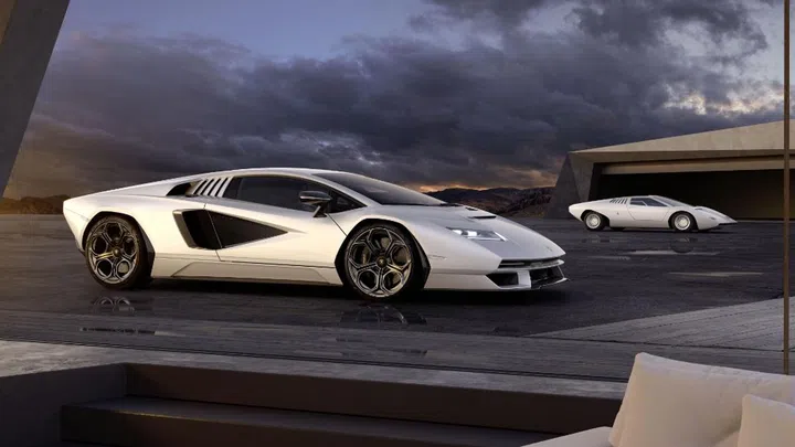 New Countach in front, old Countach in the rear. (Image source: Lamborghini)