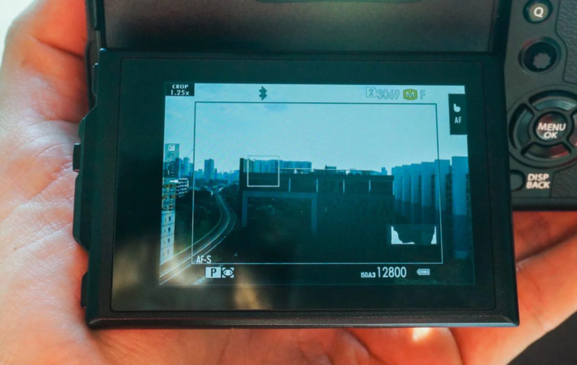 Sports finder mode crops the frame down slightly for greater continuous shooting and better AF tracking.