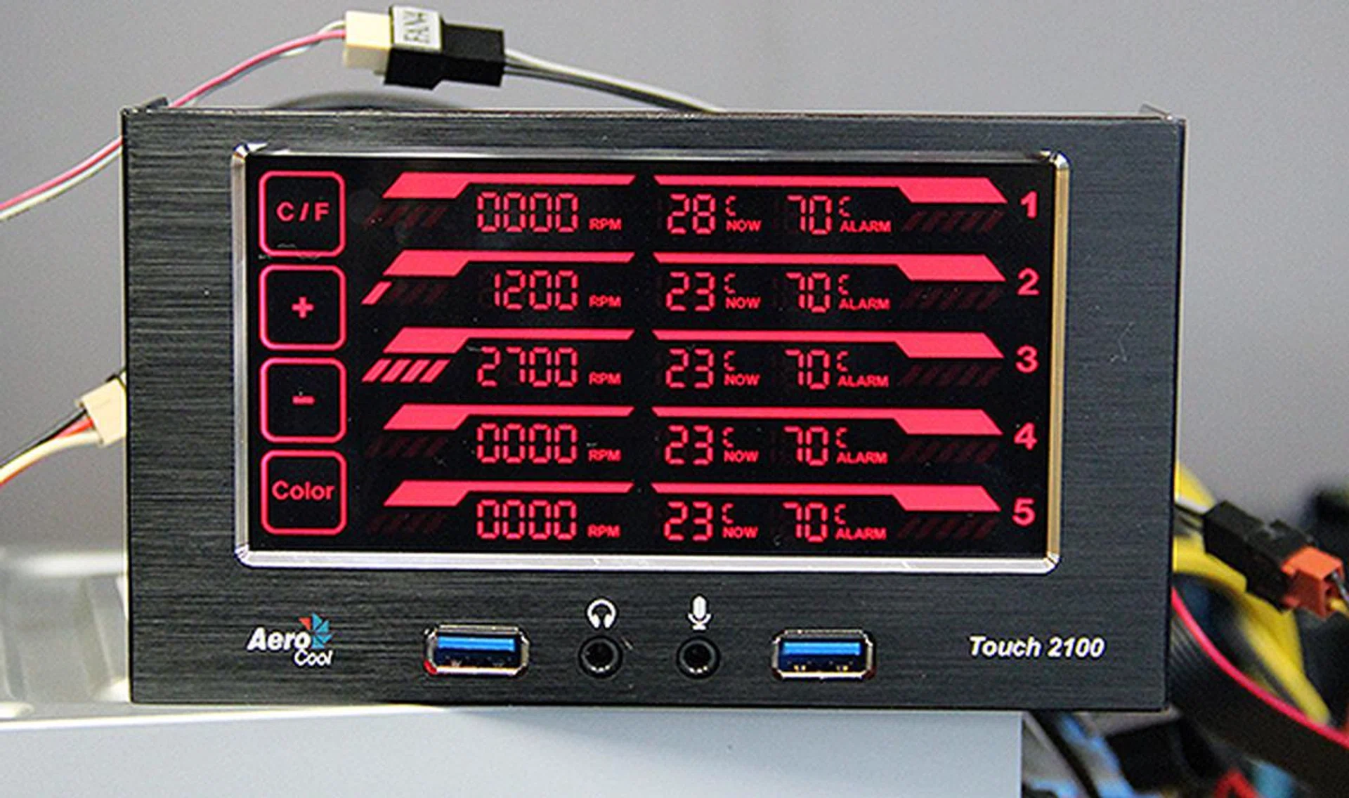 The panel displays information concisely and is easy to use.