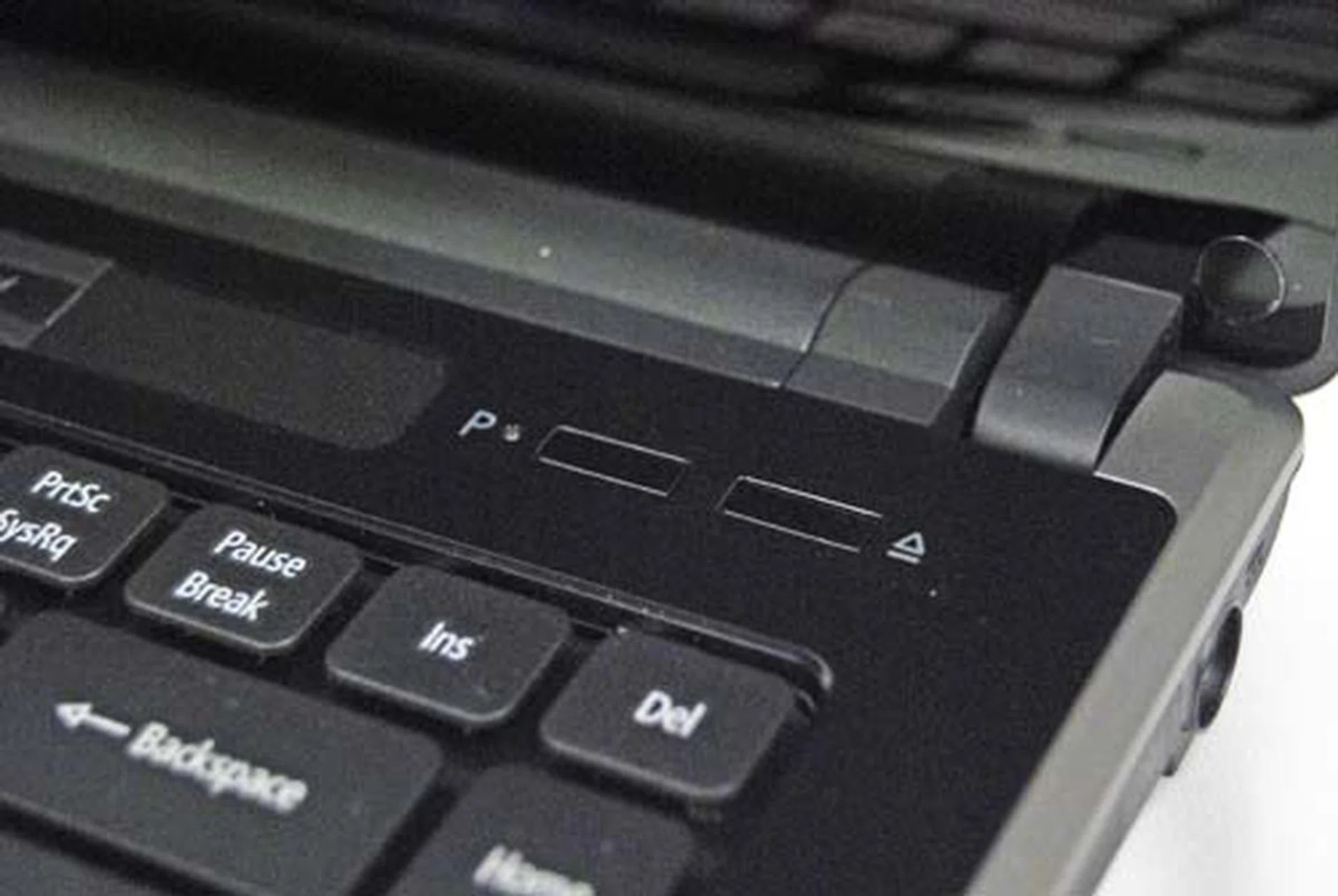 Next to the optical drive eject button is the Acer Power Management button. Press it once to activate it when running on battery, and again to turn it off. We detail more on the power management aspects in the outcome of our testing.