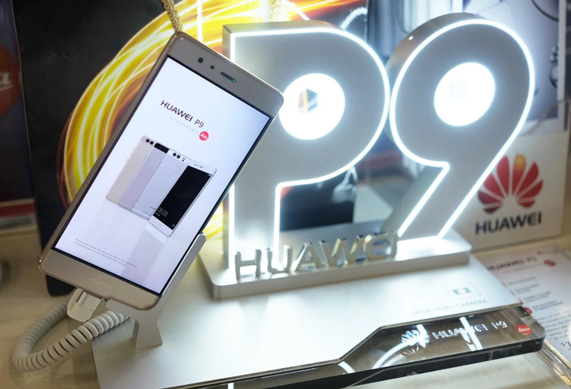 The Huawei P9 has a 5.2-inch Full-HD display, a Kirin 955 octa-core processor, and two 12-megapixel rear cameras with f/2.2 aperture co-engineered with Leica. Pick up the 64GB model at Sitex for $888 and get a free limited edition Leica back case, and screen protector.